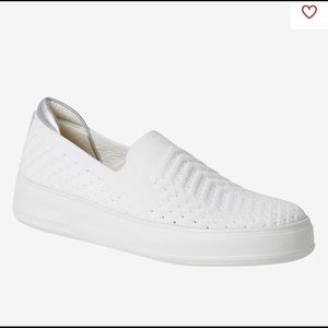 White Dearforms slip on comfort shoes. New with tags. Size 6.5